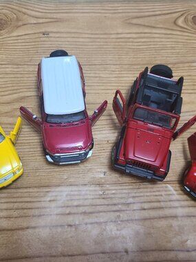 4 die-cast cars lot (X4)